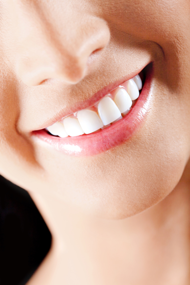 Close-up portrait of a beautiful woman smiling