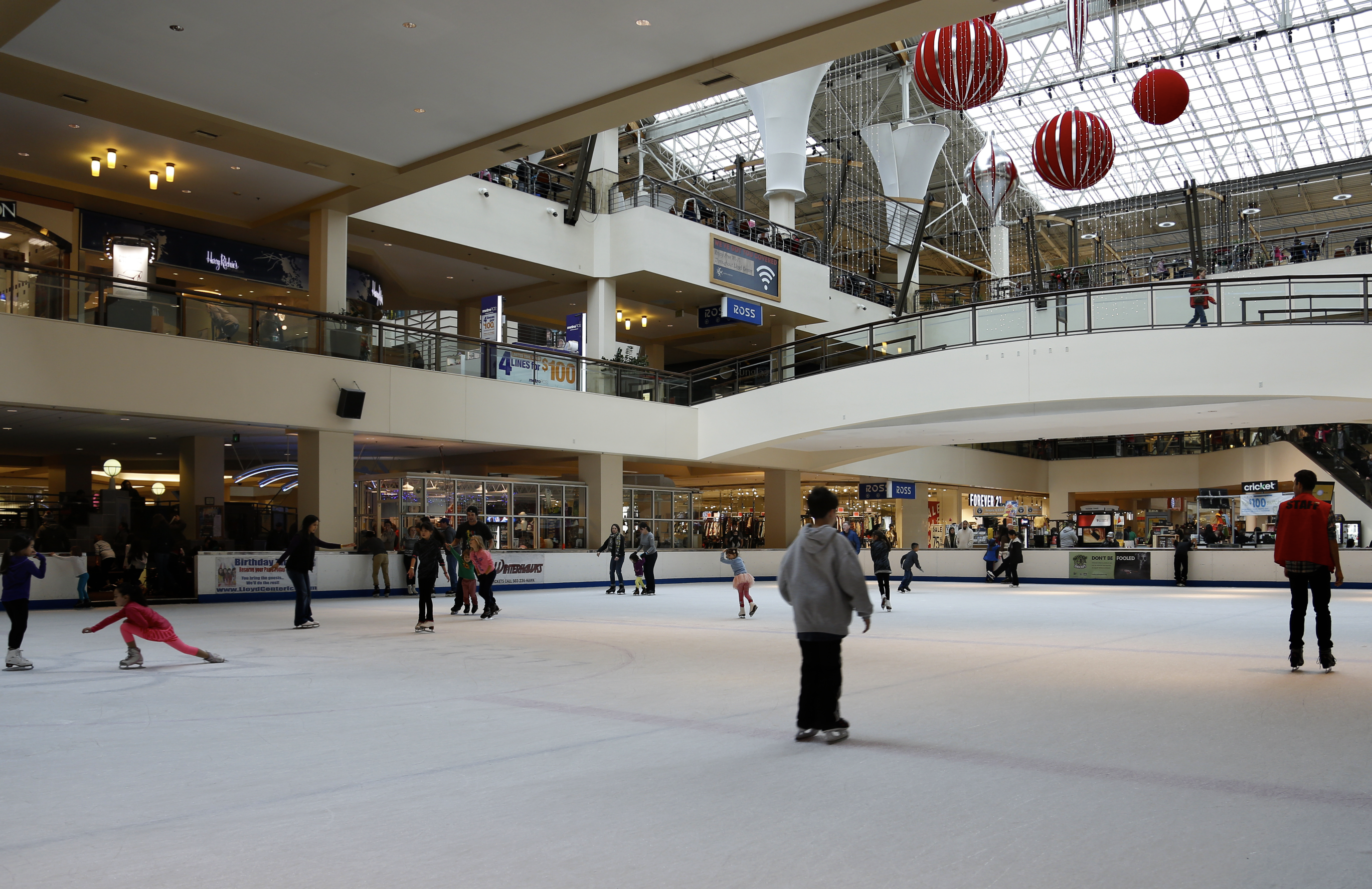 lloyd center mall